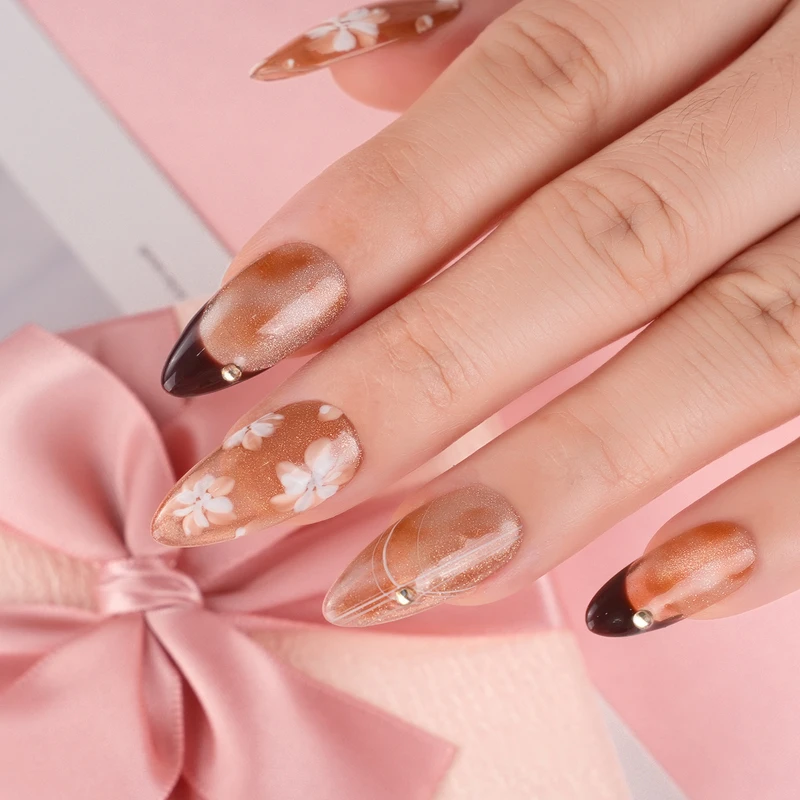 Tenues d'ongles en vitrail en gel&eacute;e transparente